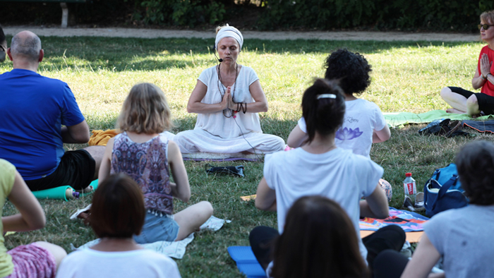 Cours de yoga en plein air