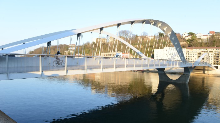 En remontant la Saône, histoire de la navigation et aménagements des quais