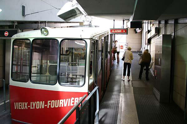 Funiculaire montant la colline de Fourvière - 2 