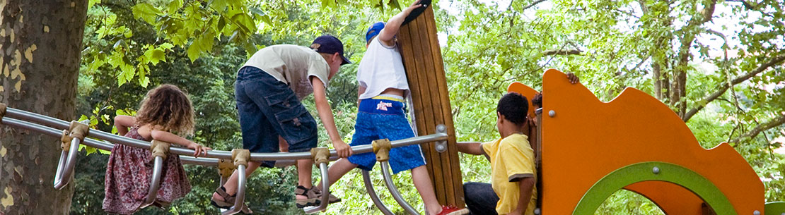 Enfant dans un parc