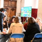 Jeunes à l'hôtel de Ville